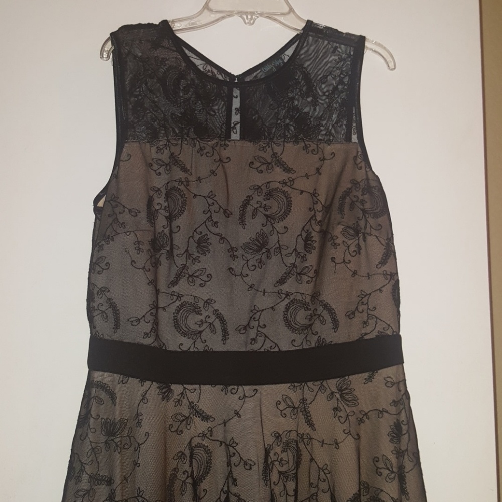 Dress - Picture 3 of 7